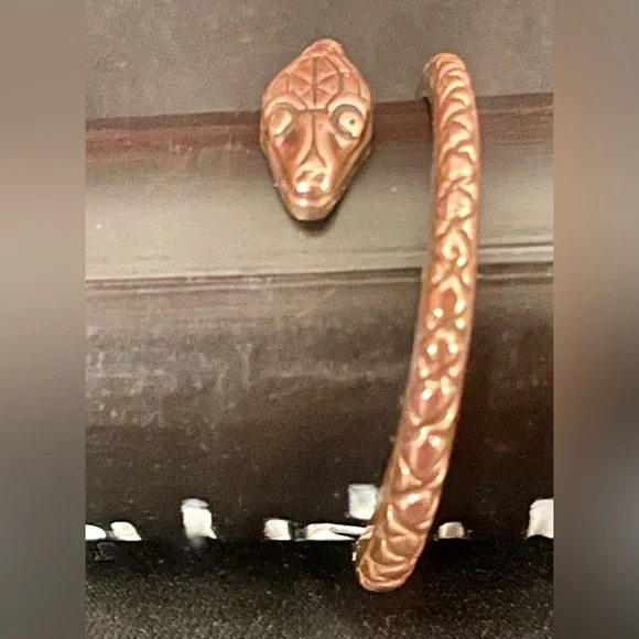 Very detailed solid copper snake ring and snake pattern earrings - Picture 6 of 11